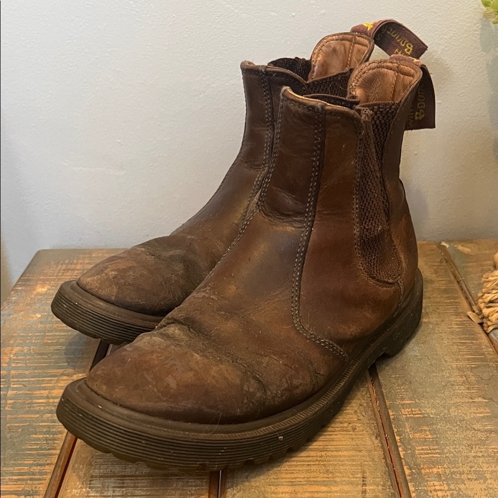 Brown leather 2976 Chelsea Boots, size 8